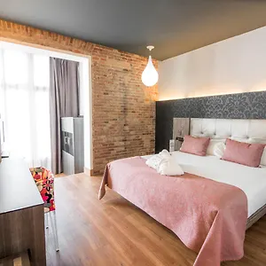 4* מלון Petit Palace Museum